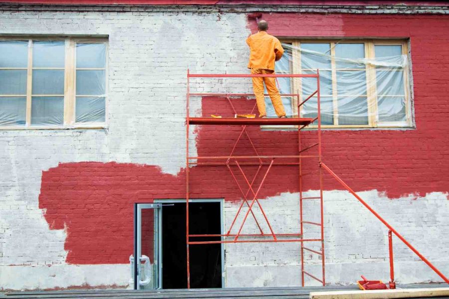 Best Time to Hire Exterior Painters Edmonton (Season Guide)