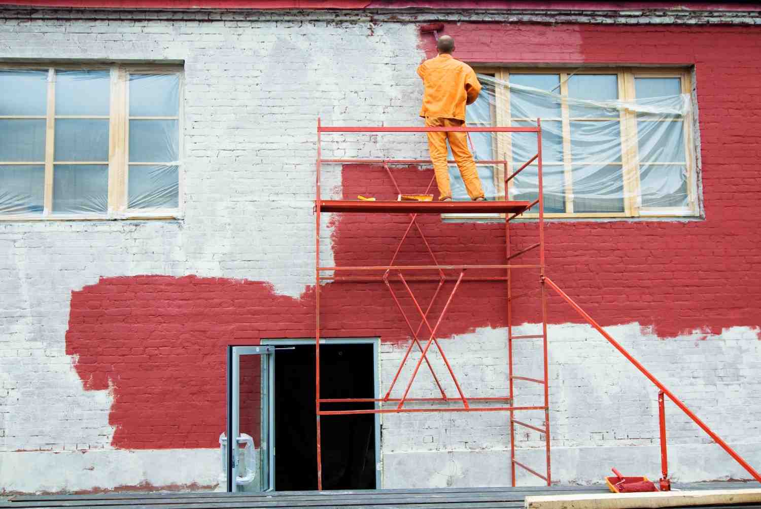 Best Time to Hire Exterior Painters Edmonton (Season Guide)